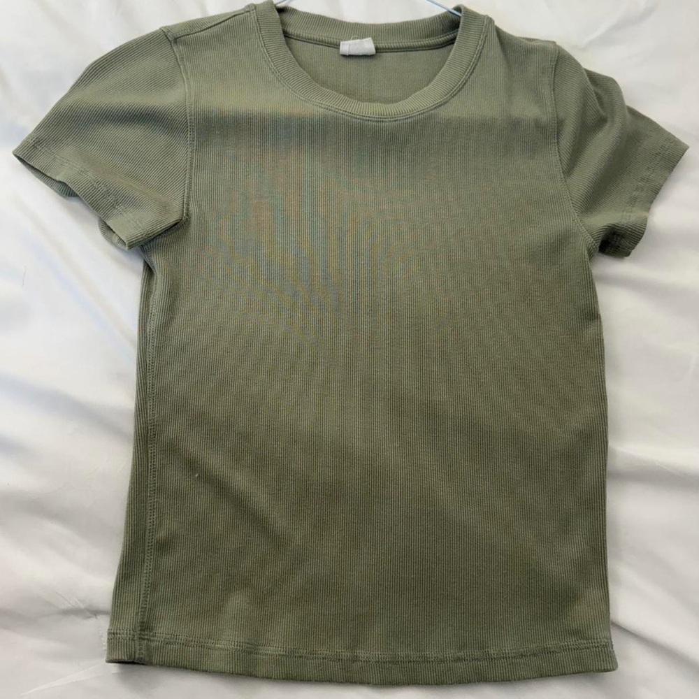 Aritzia Green Short Sleeve Crop Top
